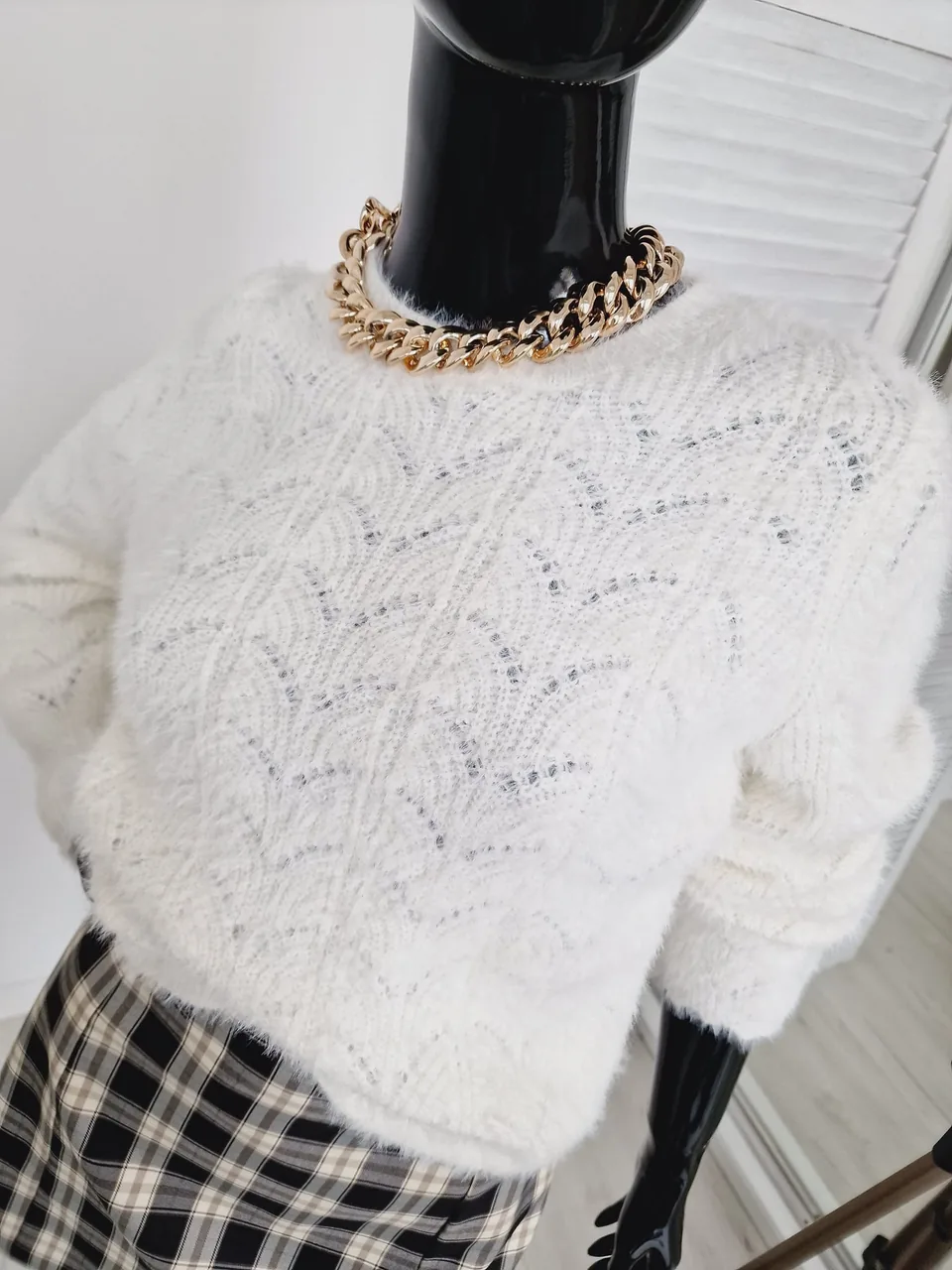 AĹĽurkowy sweter C093